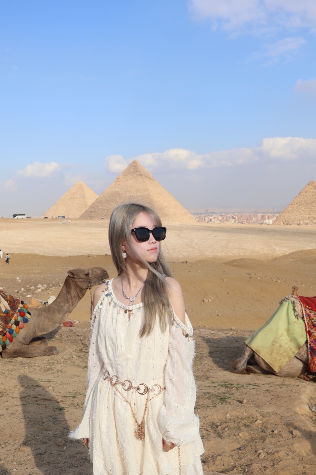 Sienna Zeng visiting the pyramids in Giza, Egypt