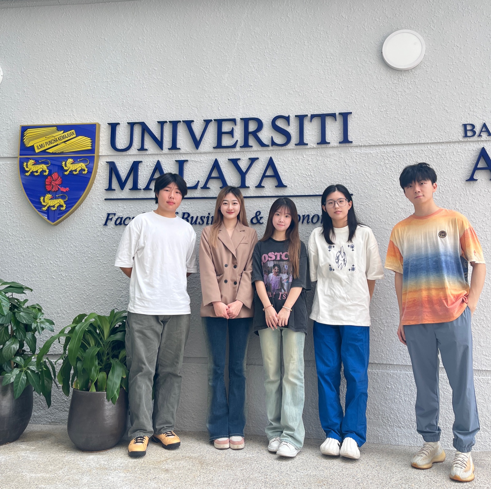 Sienna Zeng with classmates at Universiti Malaya